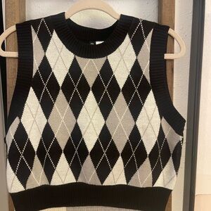 Y2K Divided Black and Gray Argyle Crew Neck crop vest.